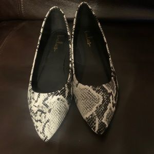 Black and white snake print flats